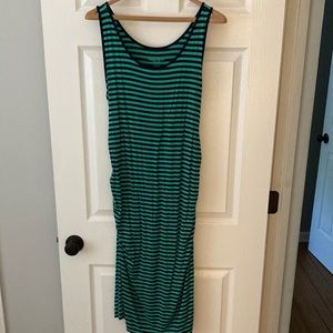 Sleeveless maternity dress